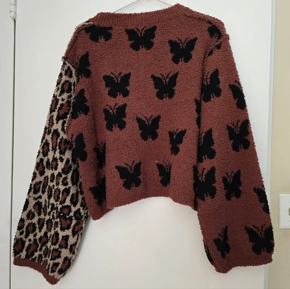 POL Color Block Leopard/butterful Sweater. - Picture 3 of 8